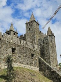 Castelo de Santa Maria da Feira em Portugal a casa do Herói arquetípico